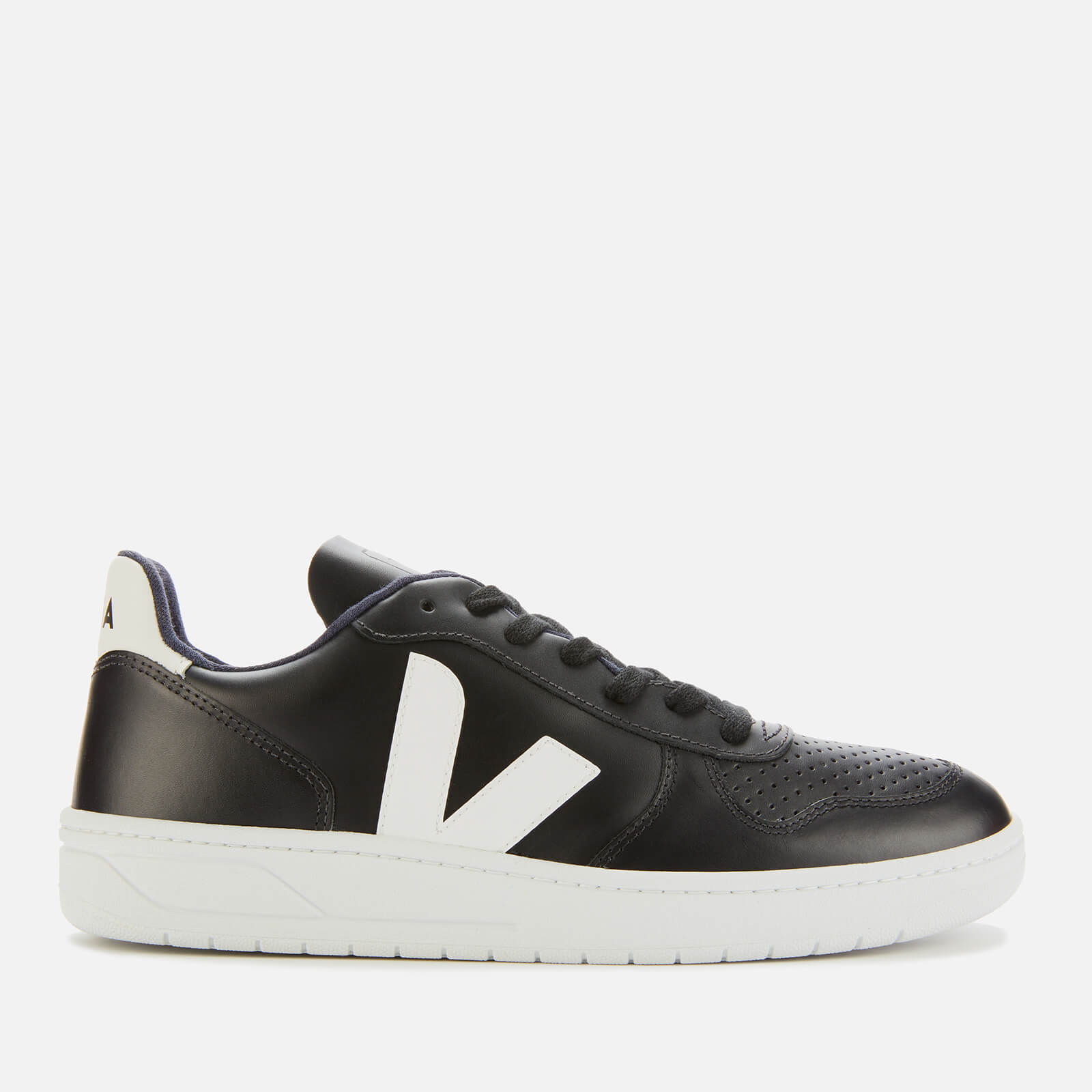 veja trainers black and white