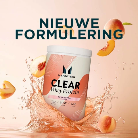 An image featuring a container of MyProtein Clear Whey Protein in peach tea flavor, with splashes of water and peach slices surrounding it, and the text NIEUWE FORMULERING displayed prominently above.