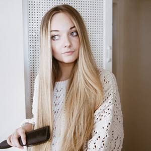 The REVLON Salon One-Step Straight and Shine™ XL Hair Straightening Brush is the perfect option for second day touch up