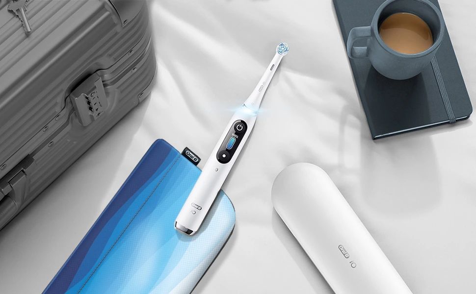 Oral-B io. Special edition collection. Immerse yourself in the io experience.