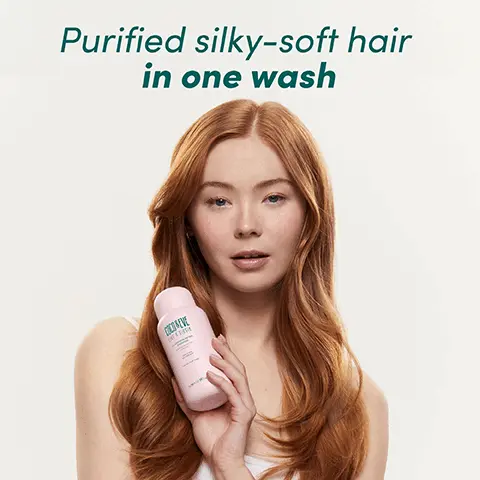 Purified silky-soft hair in one wash. Dissolves 66% of hard water metals, 74% of air pollutants. Results observed as ana average reduction of a selection of metals in scientific-technical testing on hair tresses exposed to contaminated hard water after 1 use of LAV Clarifying Detox Shampoo. Before. After.