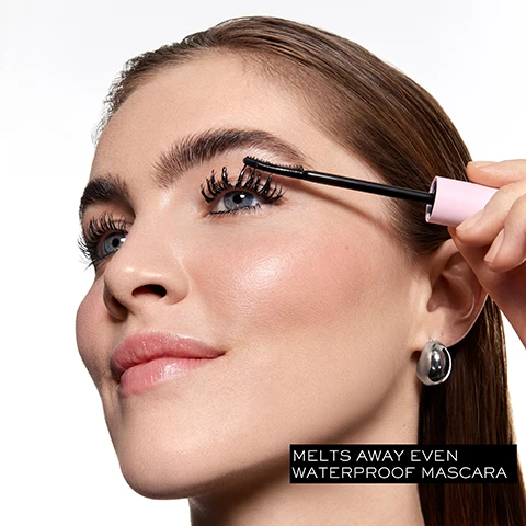 Image 1 - A woman applies black mascara to her upper eyelashes with a pink-handled wand, with text on a black bar reading MELTS AWAY EVEN WATERPROOF MASCARA. Image 2 - Four panels illustrate mascara removal steps: Panel 1 shows a closed eye with mascara applied to the lashes and text STEP 1 APPLY TO LASHES; Panel 2 shows a closed eye with melting mascara dripping from the lashes and text STEP 2 LEAVE FOR 1 MINUTE TO MELT AWAY MASCARA; Panel 3 shows a closed eye with clean lashes and text STEP 3 WIPE AWAY WITH A DAMP COTTON PAD; Panel 4 shows a close-up of a curved mascara wand and text STEP 4 CLEAN THE WAND BEFORE CLOSING. Image 3 - A white viscous liquid is labeled Jojoba Oil, a pink viscous liquid is labeled Squalane, and the text 93% Skincare Based Formula is in the top right. Image 4 - A pink mascara tube labeled STEM MASCARA is shown dripping a clear liquid onto an applicator wand, with additional text reading CONDITIONS LASHES FOR UP TO 24H* and *CONSUMER TEST ON 105 WOMEN. Image 5 - A curved black mascara wand with bristles coated in product, next to text that reads: LASH-HUGGING WAND COATS EVERY LASH FROM ROOT TO TIP FOR COMPLETE REMOVAL. Image 6 - The image shows a rose gold mascara tube labeled Lancôme Lash Idôle Curl Goddess with its brush extended and a light pink mascara remover tube labeled Mascada Melter Caring Mascara Remover with its brush next to it, against a white background with text overlays Goddess Routine, Curl & Volumise Lash Idôle Curl Goddess, and 2 Remove Mascara Melter.