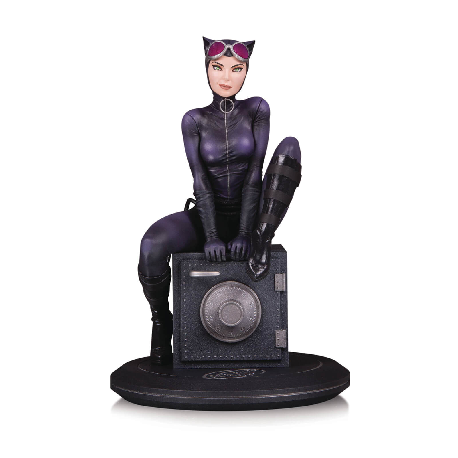 Dc Cover Girls Catwoman By Joelle Jones Statue Merchandise Zavvi