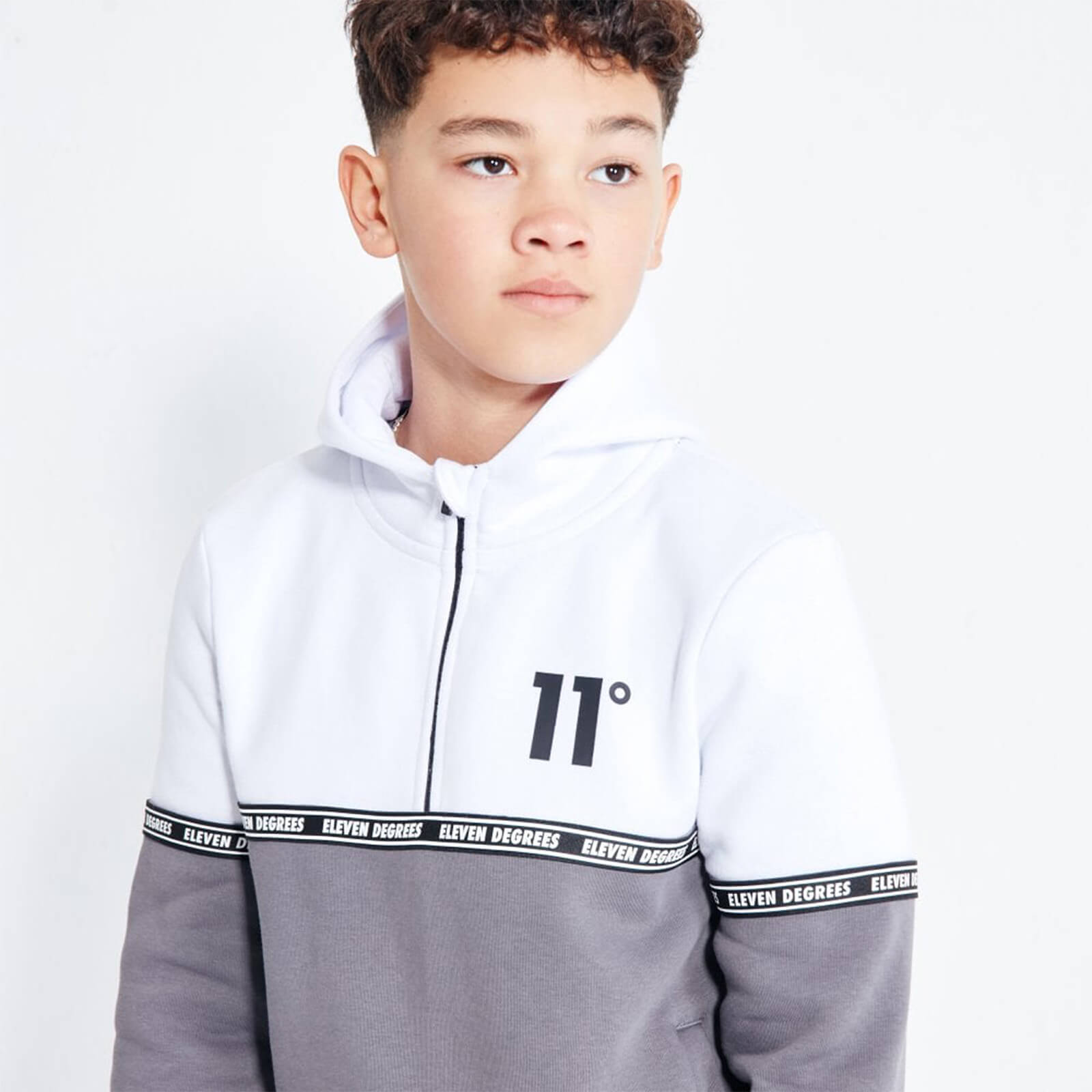 Sudadera 11 Degrees con Capucha Color Block Negro, Blanco y Lima