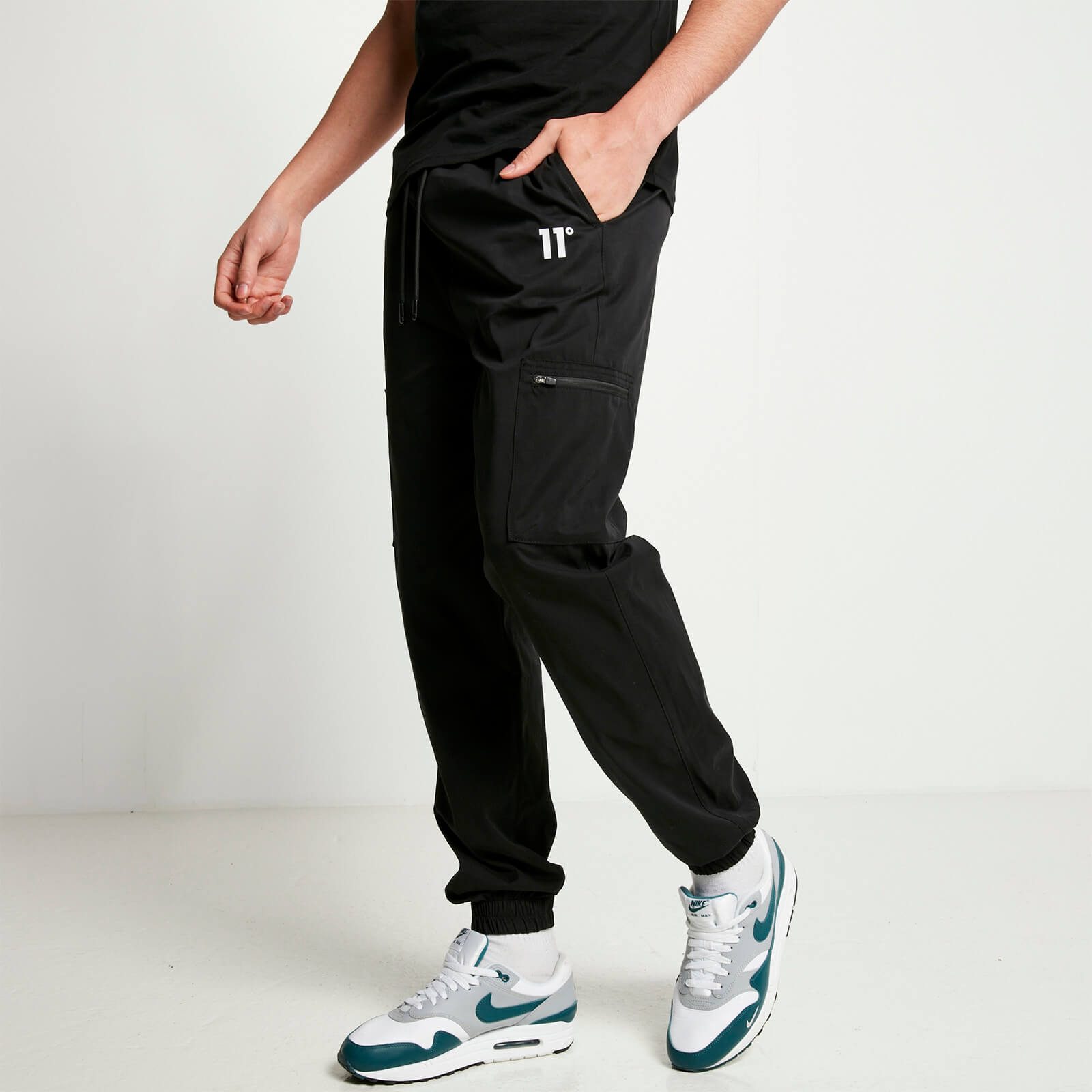 11 Degrees Cargo Pants – Black | 11 Degrees