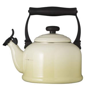 Le Creuset Traditional Kettle with Whistle - Almond