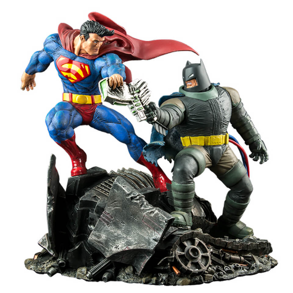 DC Collectibles The Dark Knight Returns: Superman v Batman ...