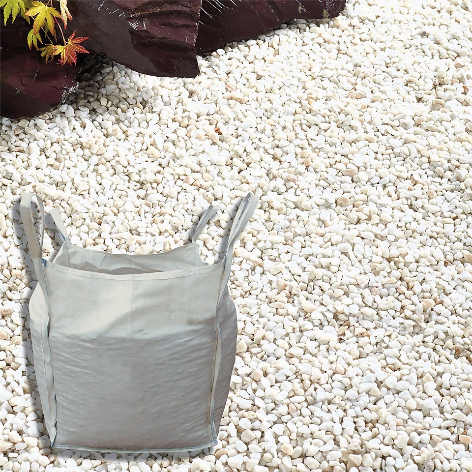 Stylish Stone Premium Alpine White Chippings Bulk Bag Homebase