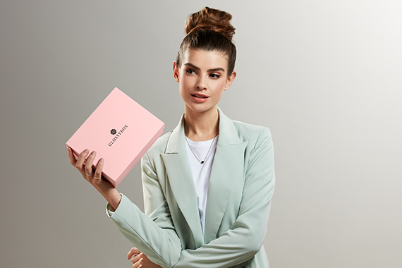 GLOSSYBOX im März beautyholic Edition model business look