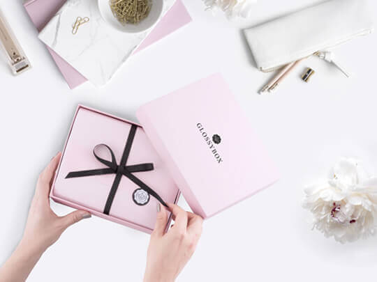 Unsere GLOSSYBOX Geschenkgutscheine