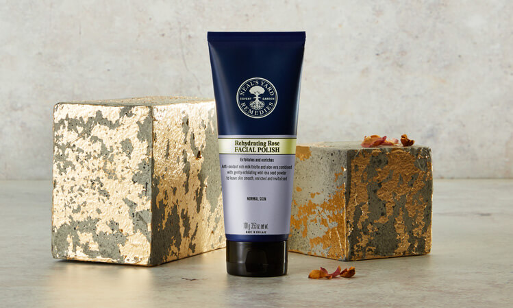 With skin-conditioning organic honey, neroli oil and smoothing organic rice powder to leave skin feeling soft and smooth.