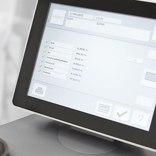 Computer screen showing kwaliteit testresultaten voor myprotein producten