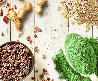 Myprotein superfoods spænder herunder cacao nibs, grønne pulvere, nødder og havre