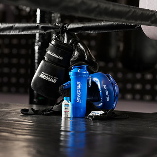 Sprzęt bokserski Myprotein, shaker i gotowe do picia koktajl białkowy